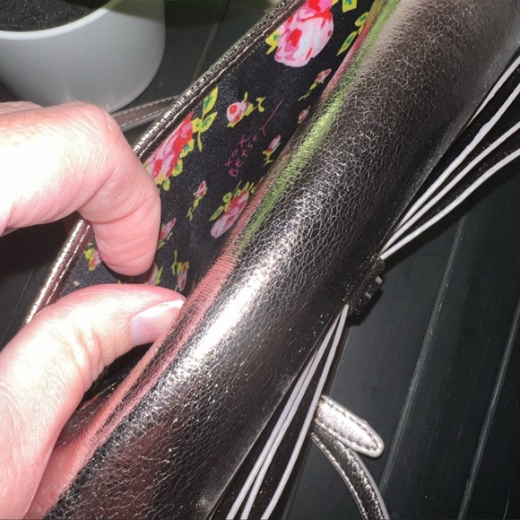 🚫SOLD🚫 Betsey Johnson Bow Crossbody Bag NWT - Picture 5 of 7